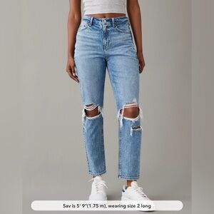 AE Strigid Ripped Mom Jean
